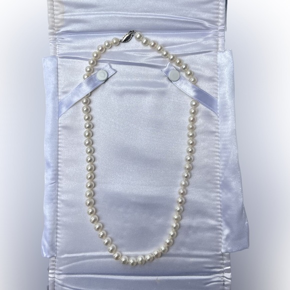 Freshwater Pearl Necklace - Picture 2 of 4